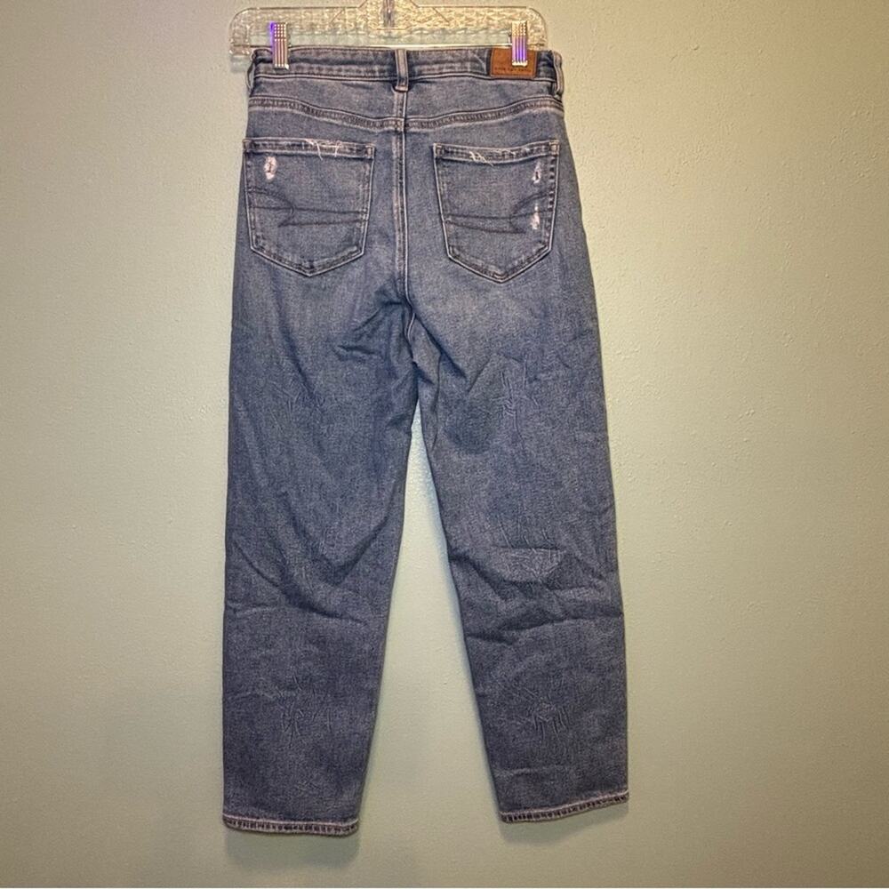 American Eagle Mom Straight Distressed Jeans | Size 4 Short - Picture 5 of 8